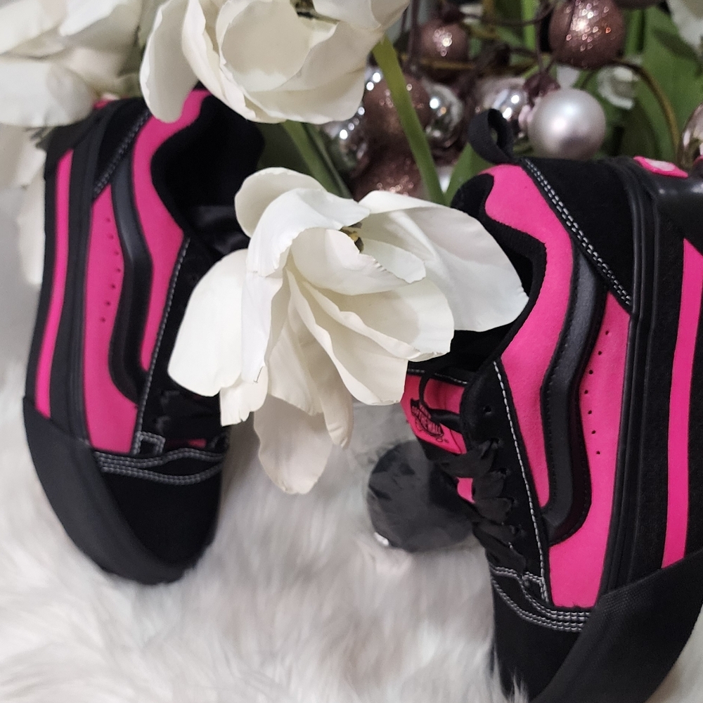 VANS Knu Skate Platform Stacked Skateboarding Sneakers Black/Hot-Pink/Satin New - Picture 1 of 11